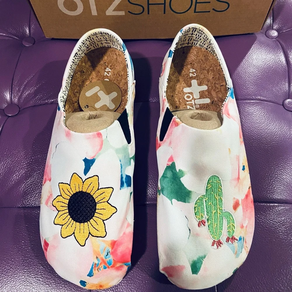 NEW! Otz Shoes Cotton Espadrilles White Floral w/ Sun & Cactus